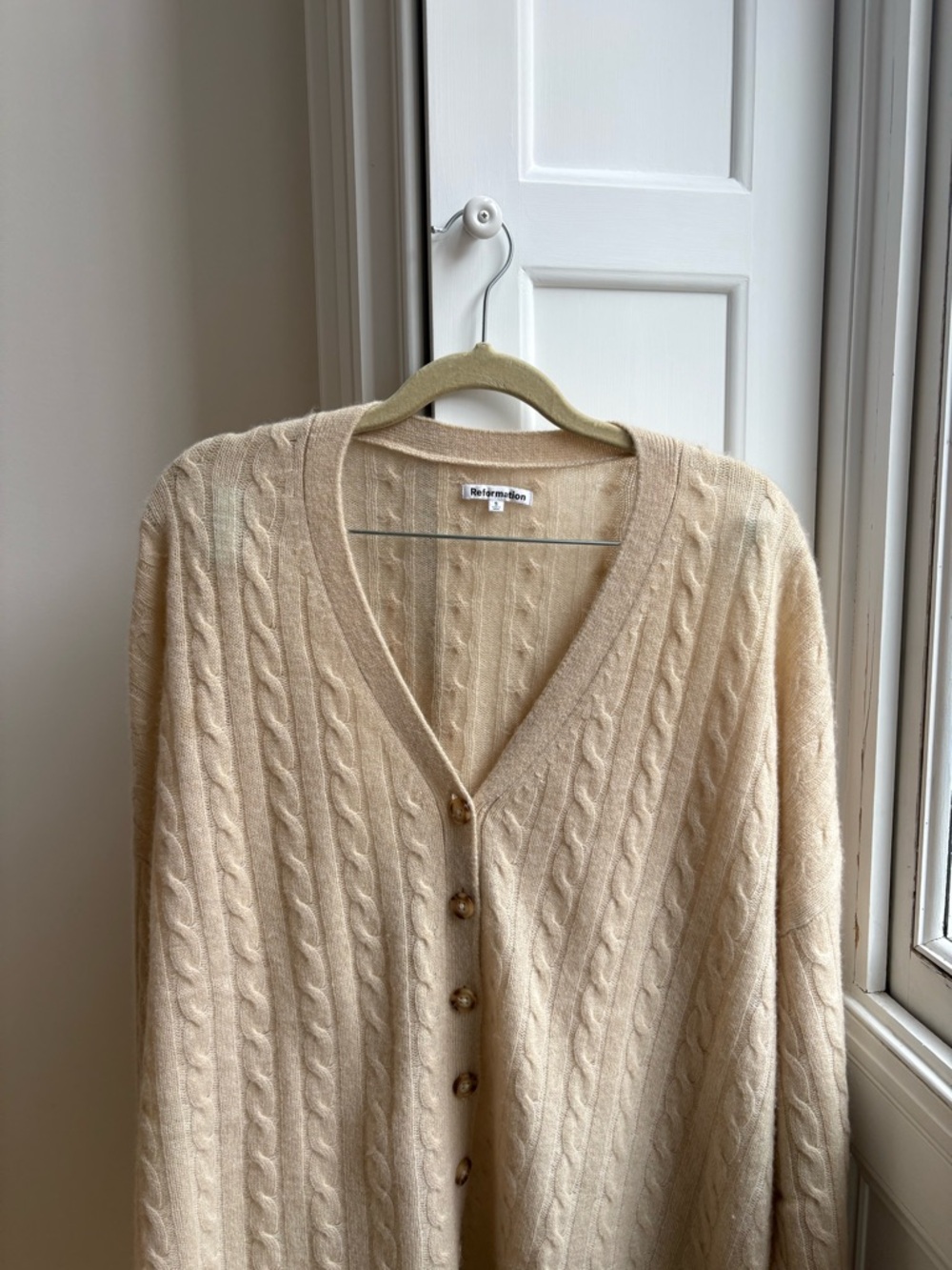 Reformation Beige Baggy Cable-Knit V-Neck Cardigan Small - Picture 4 of 8